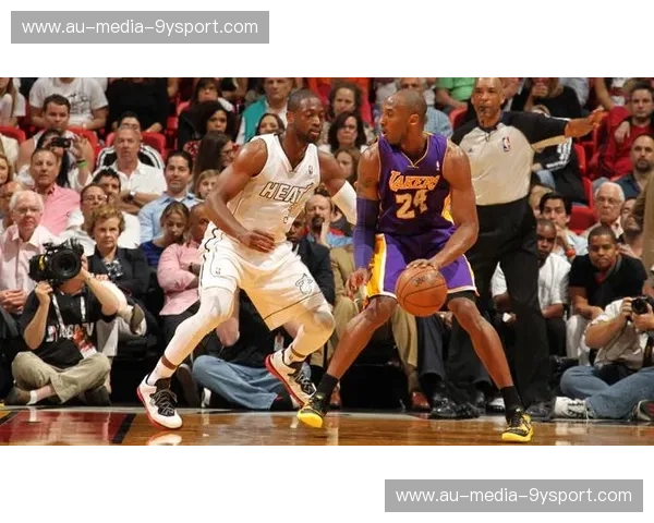 绝代双骄的最后华尔兹：当黑曼巴遇上闪电侠，那是篮球史上最炽热的博弈